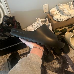 Yeezy slides onyx